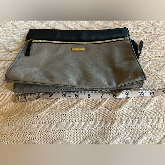 Estée Lauder Cosmetic Makeup Bag, Like New! Gray & black, Gold Zipper - Picture 9 of 12